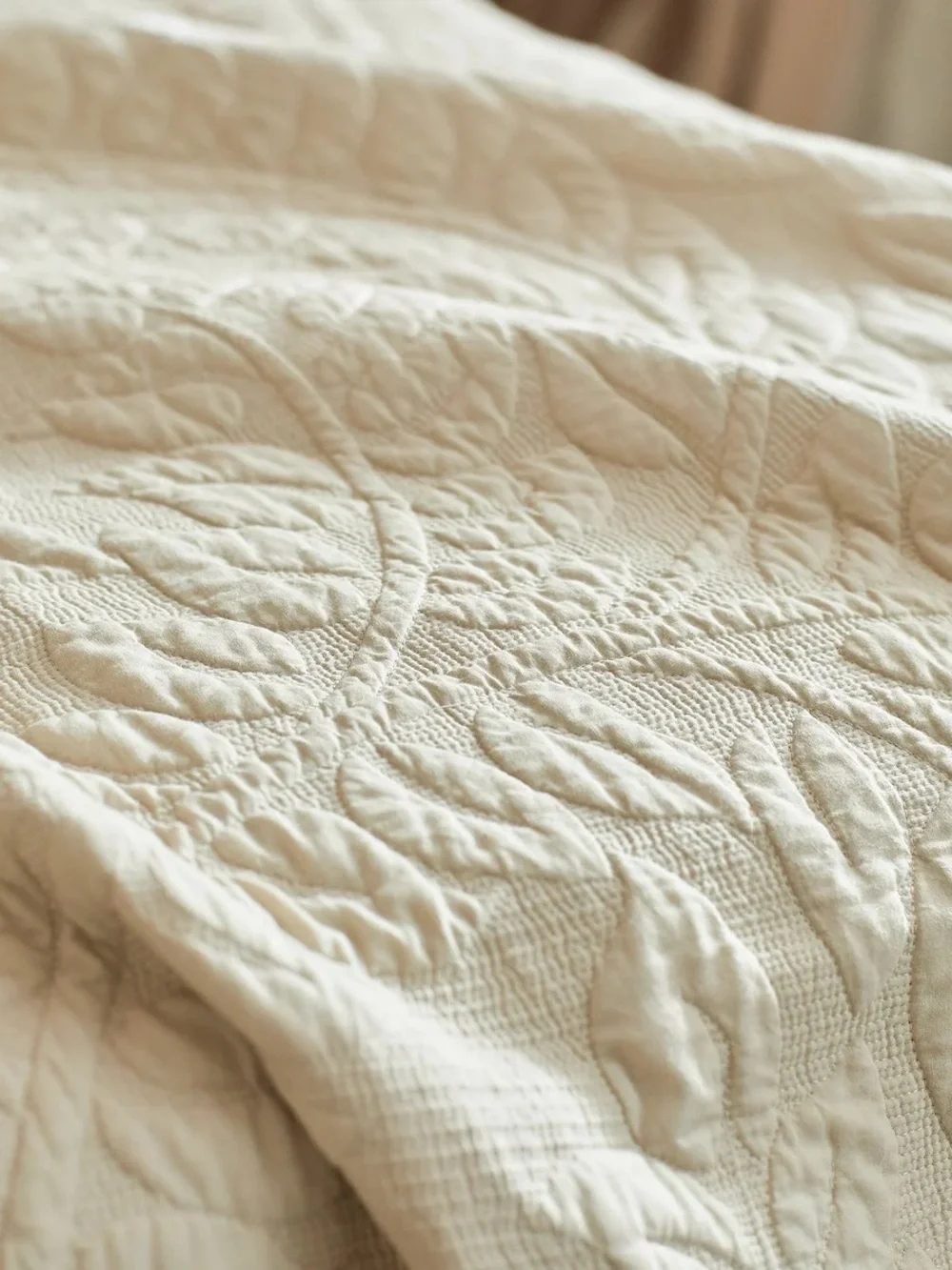 Classic Quilted king/cal king 3 piece Bedspread Set in Cream